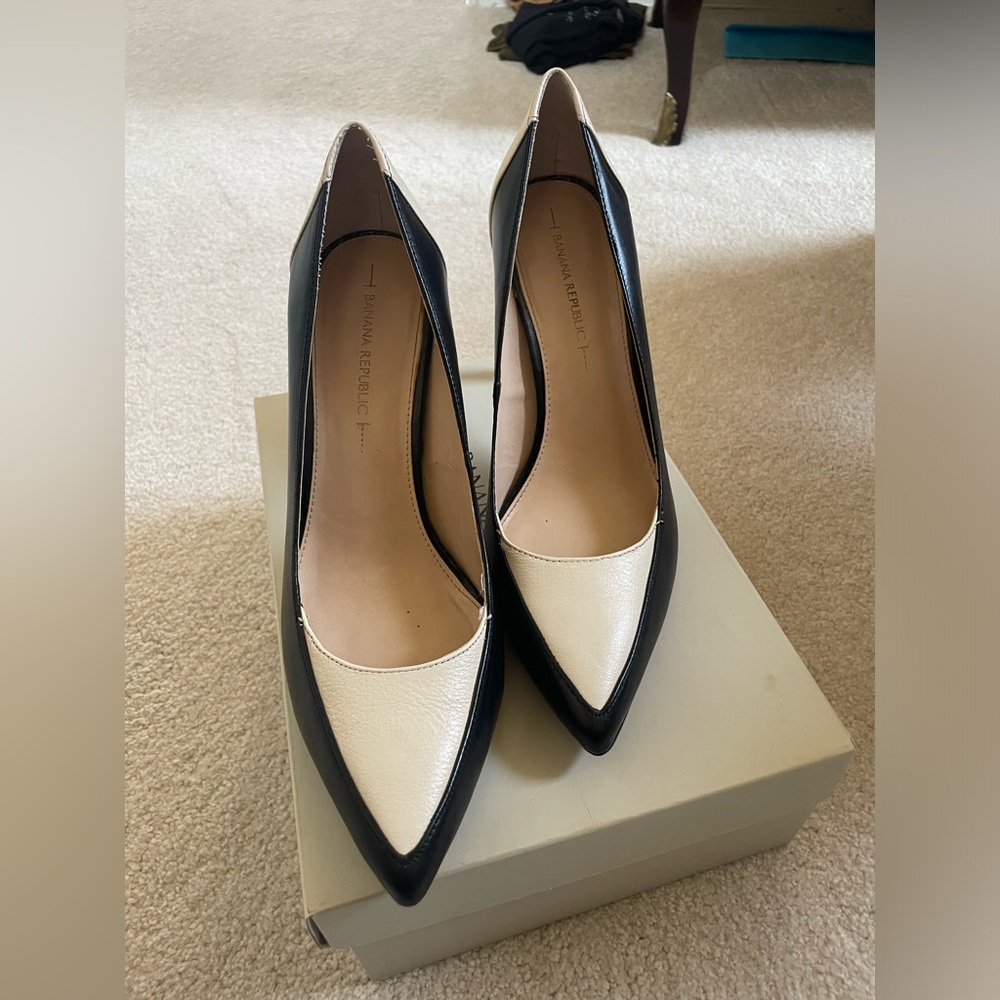 Size 9 1/2 Banana Republic heels. Lightly worn, good condition. Black and stone.